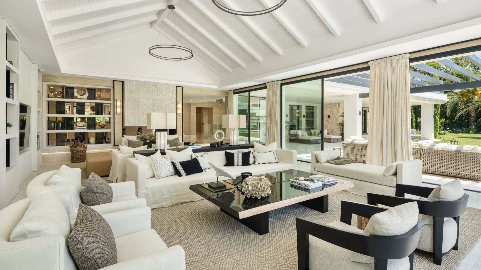 For sale villa with 7 bedrooms in Las Brisas