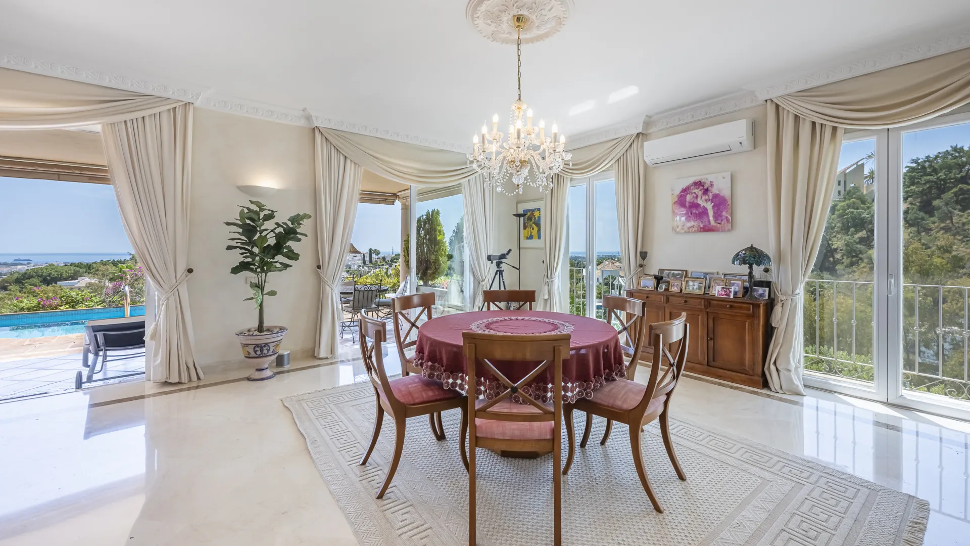 El Herrojo 6 bedrooms villa for sale