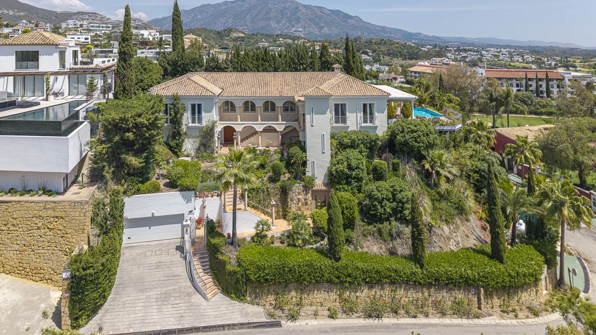 El Herrojo 6 bedrooms villa for sale