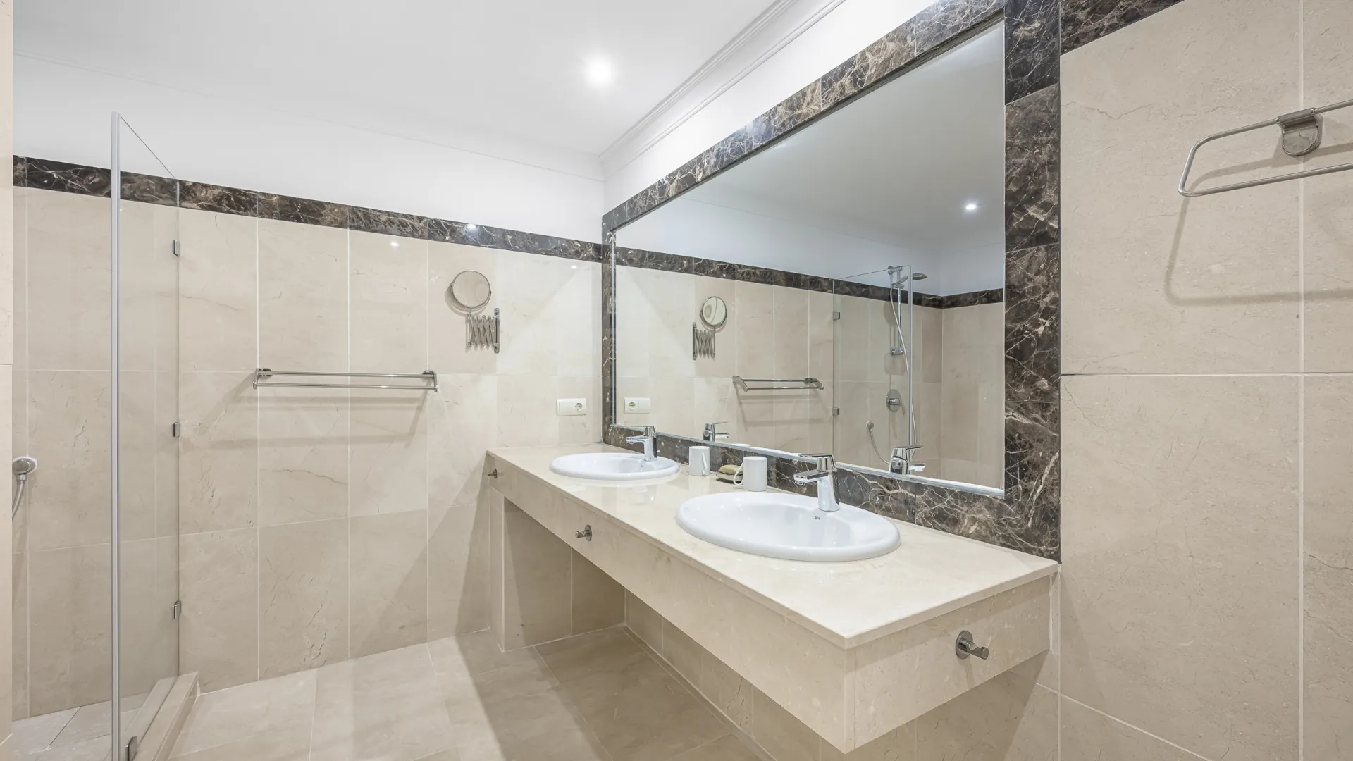 El Herrojo 6 bedrooms villa for sale