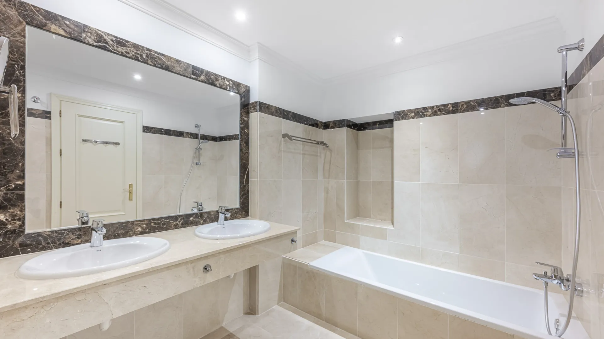 El Herrojo 6 bedrooms villa for sale