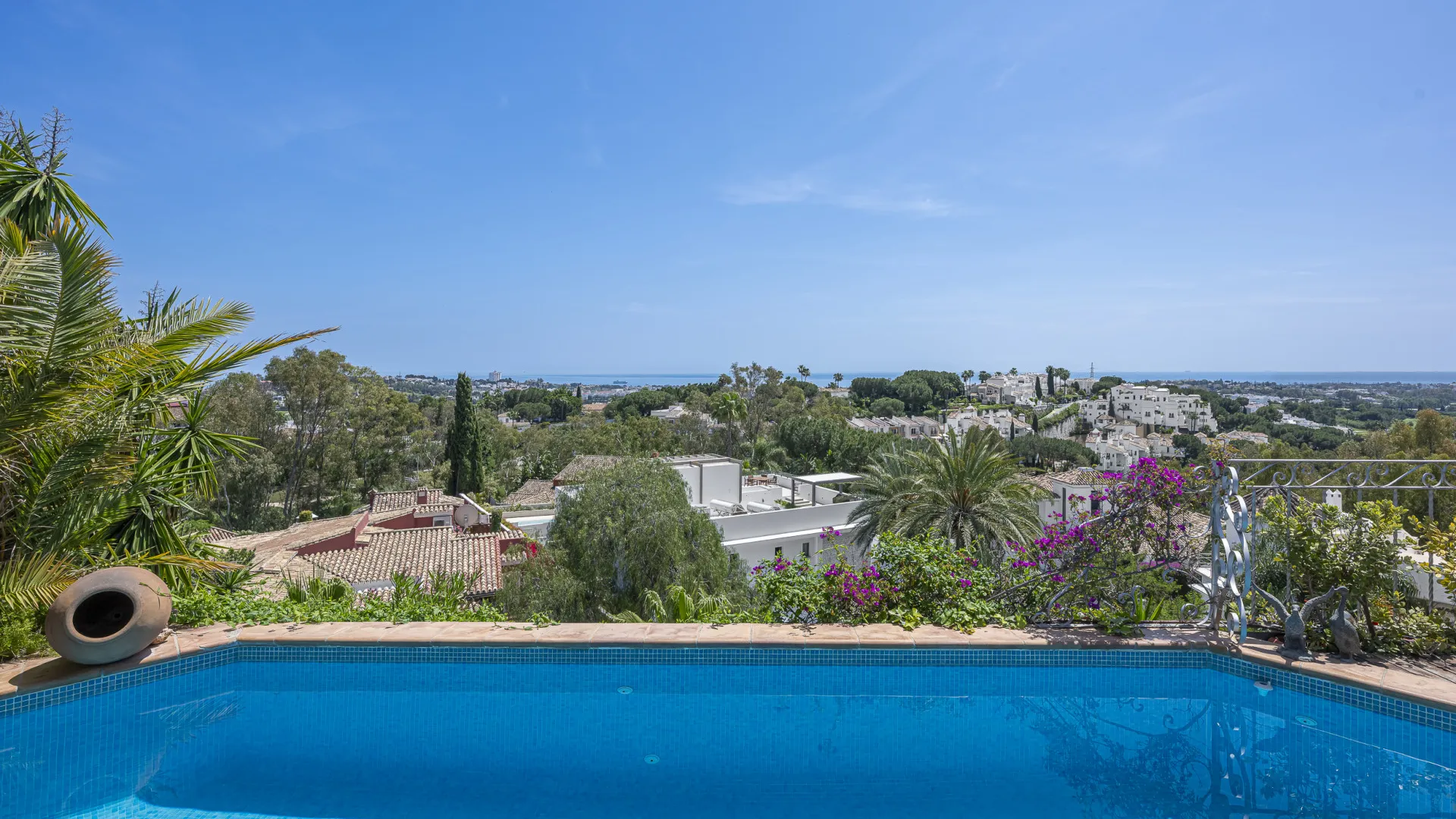 El Herrojo 6 bedrooms villa for sale