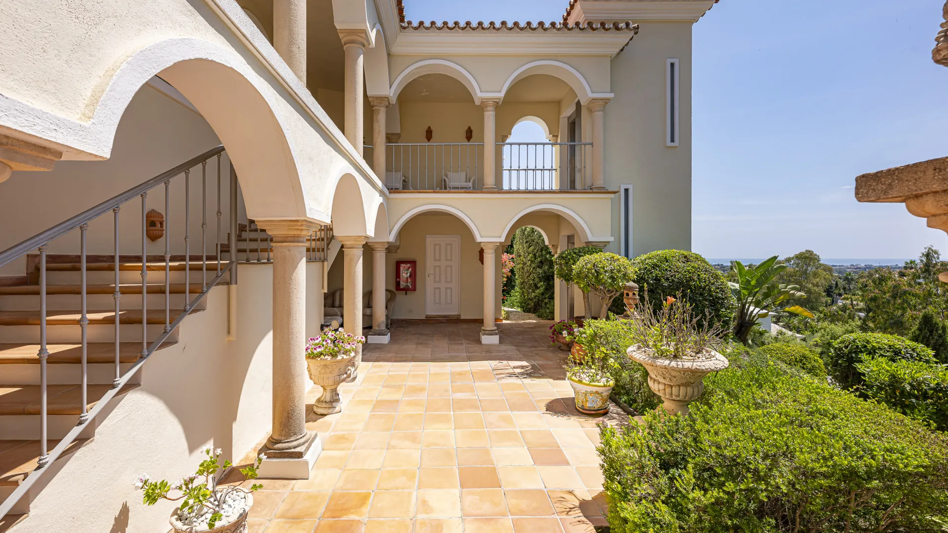El Herrojo 6 bedrooms villa for sale