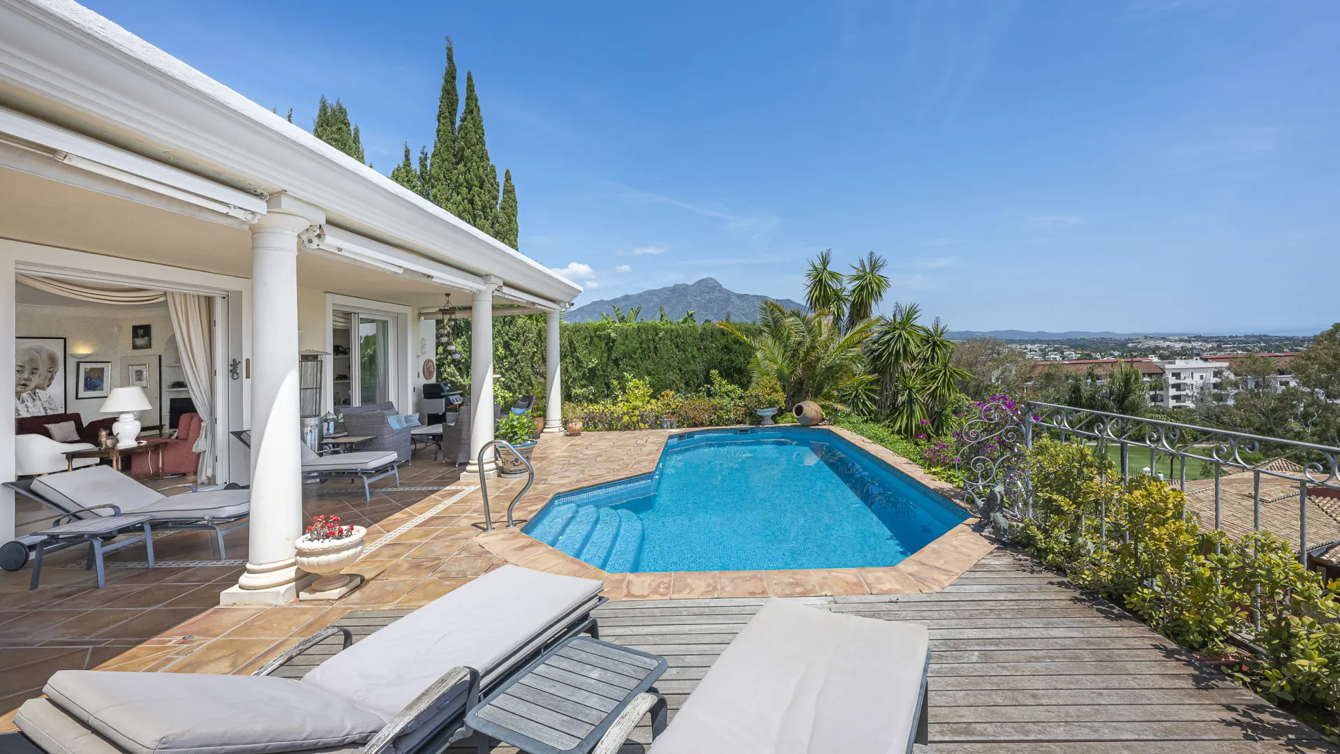 El Herrojo 6 bedrooms villa for sale