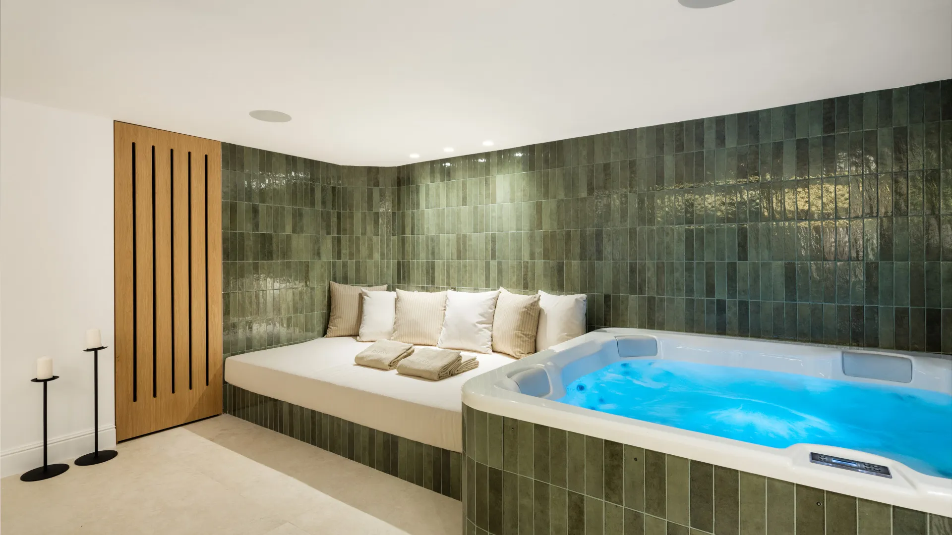 Buy villa in Las Brisas with 5 bedrooms