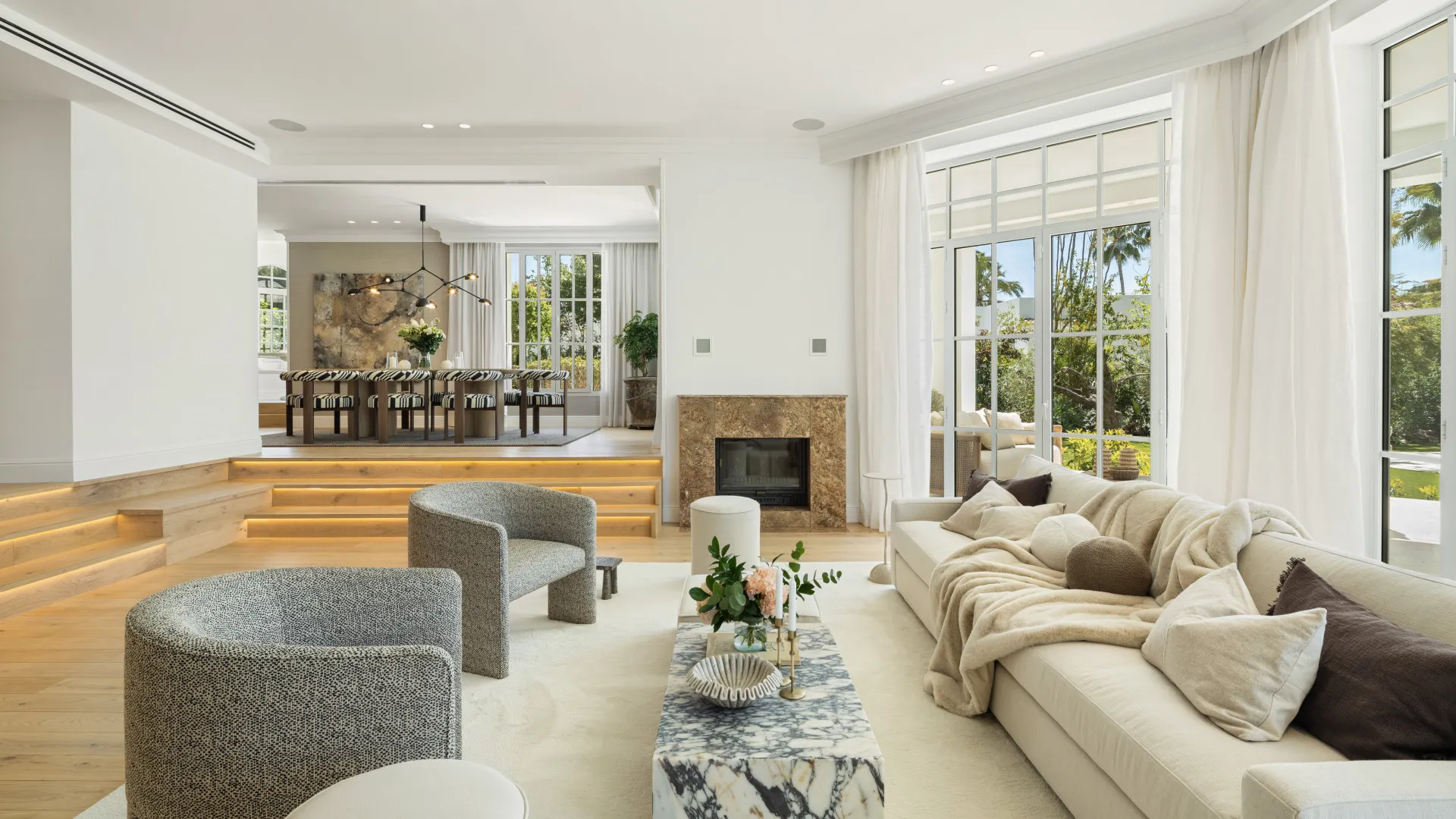 Buy villa in Las Brisas with 5 bedrooms