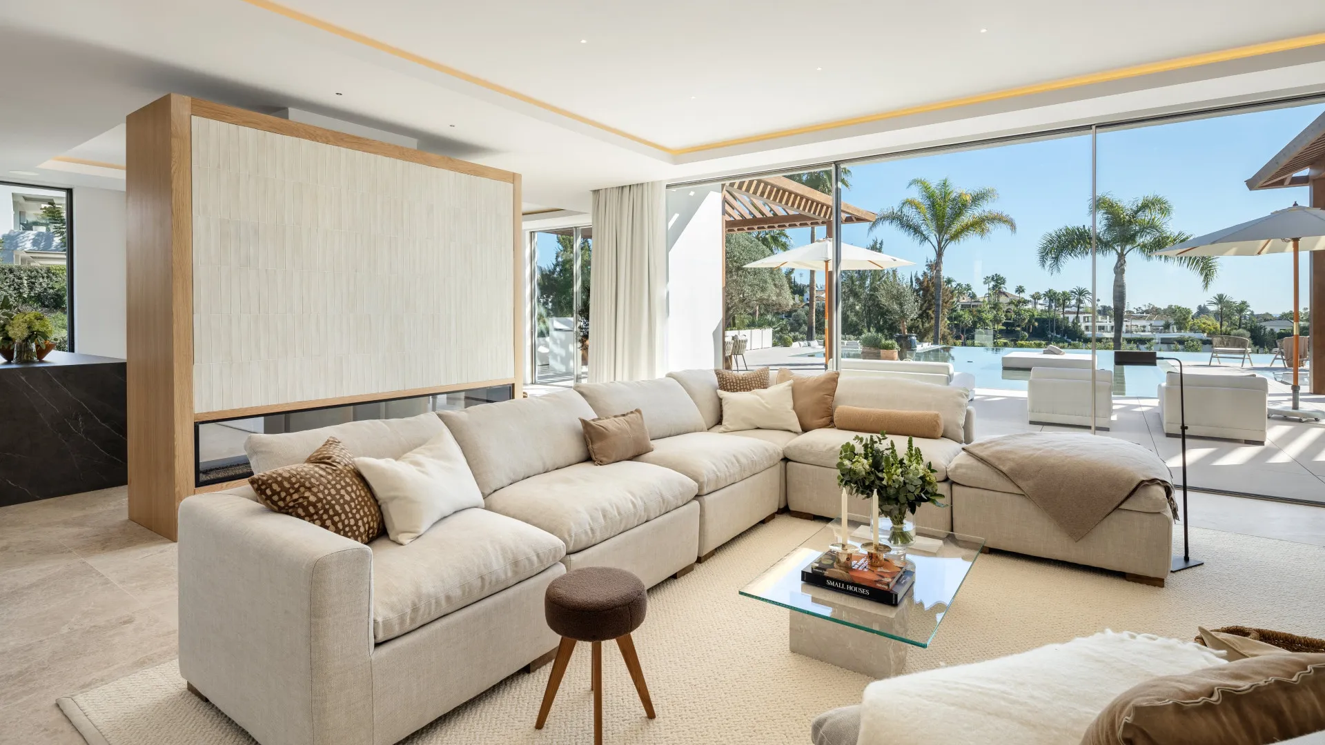 Comprar villa con 6 dormitorios en Aloha