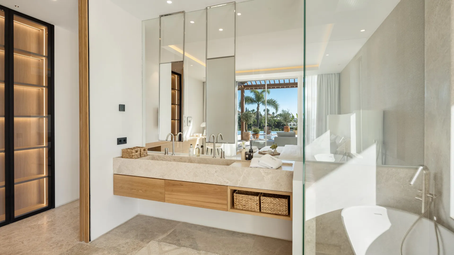 Comprar villa con 6 dormitorios en Aloha