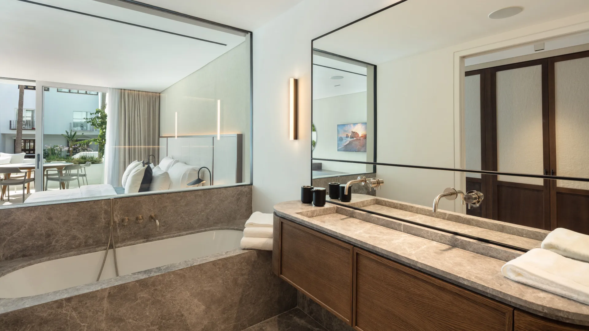 Apartamento en venta en Marina Puente Romano con 3 dormitorios