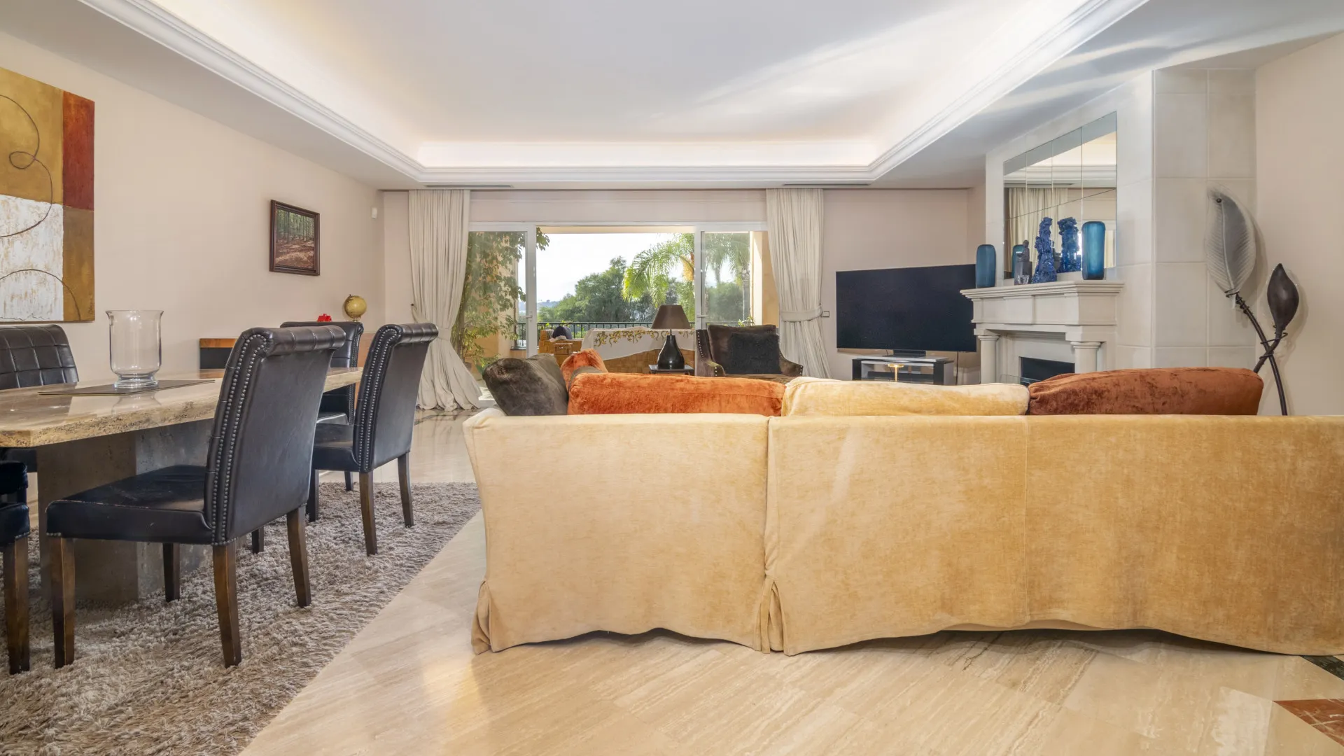 Comprar apartamento con 3 dormitorios en Lomas de Sierra Blanca