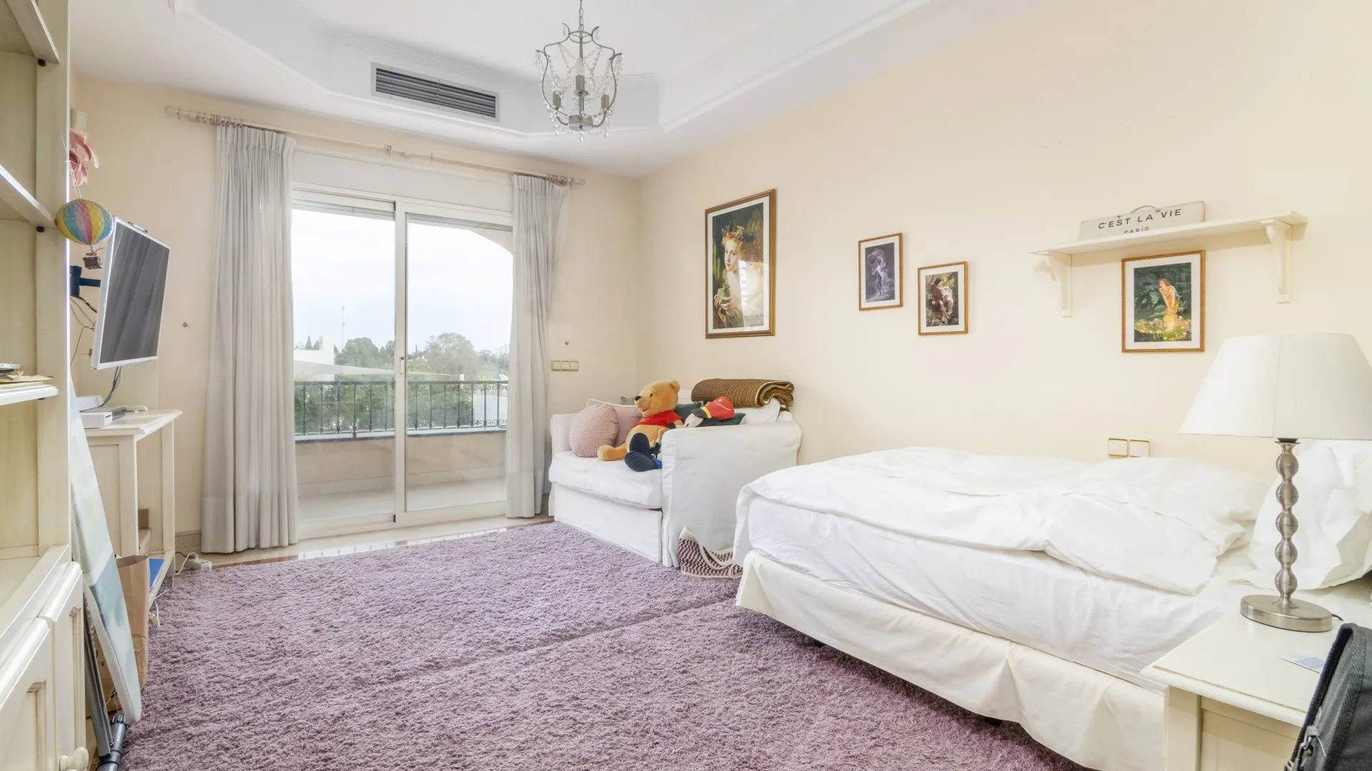 Comprar apartamento con 3 dormitorios en Lomas de Sierra Blanca