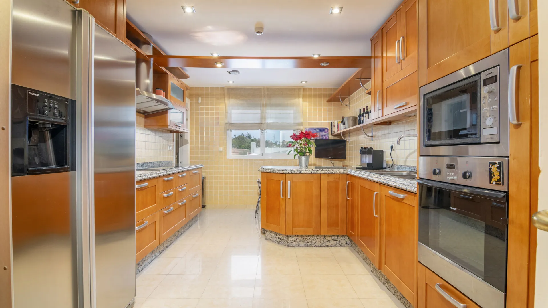 Comprar apartamento con 3 dormitorios en Lomas de Sierra Blanca