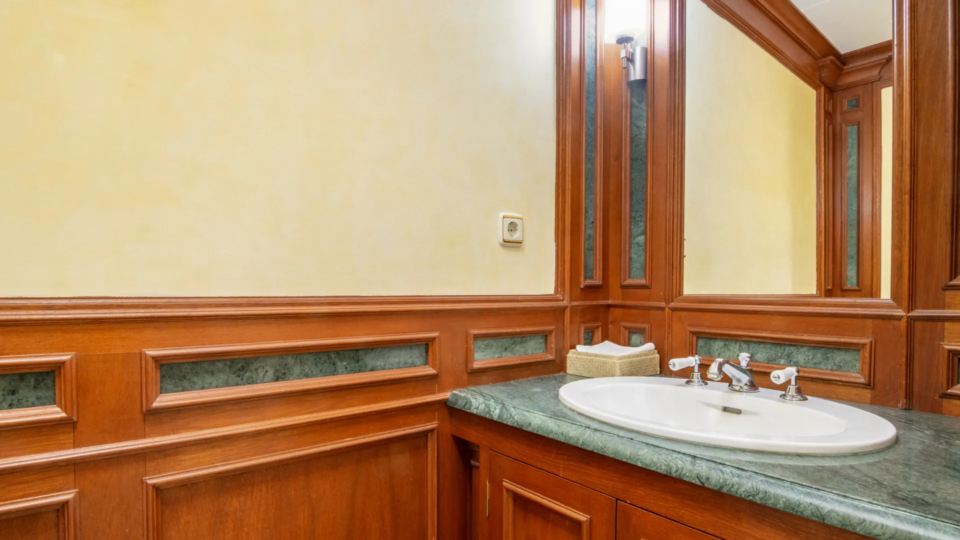 Comprar apartamento con 3 dormitorios en Lomas de Sierra Blanca