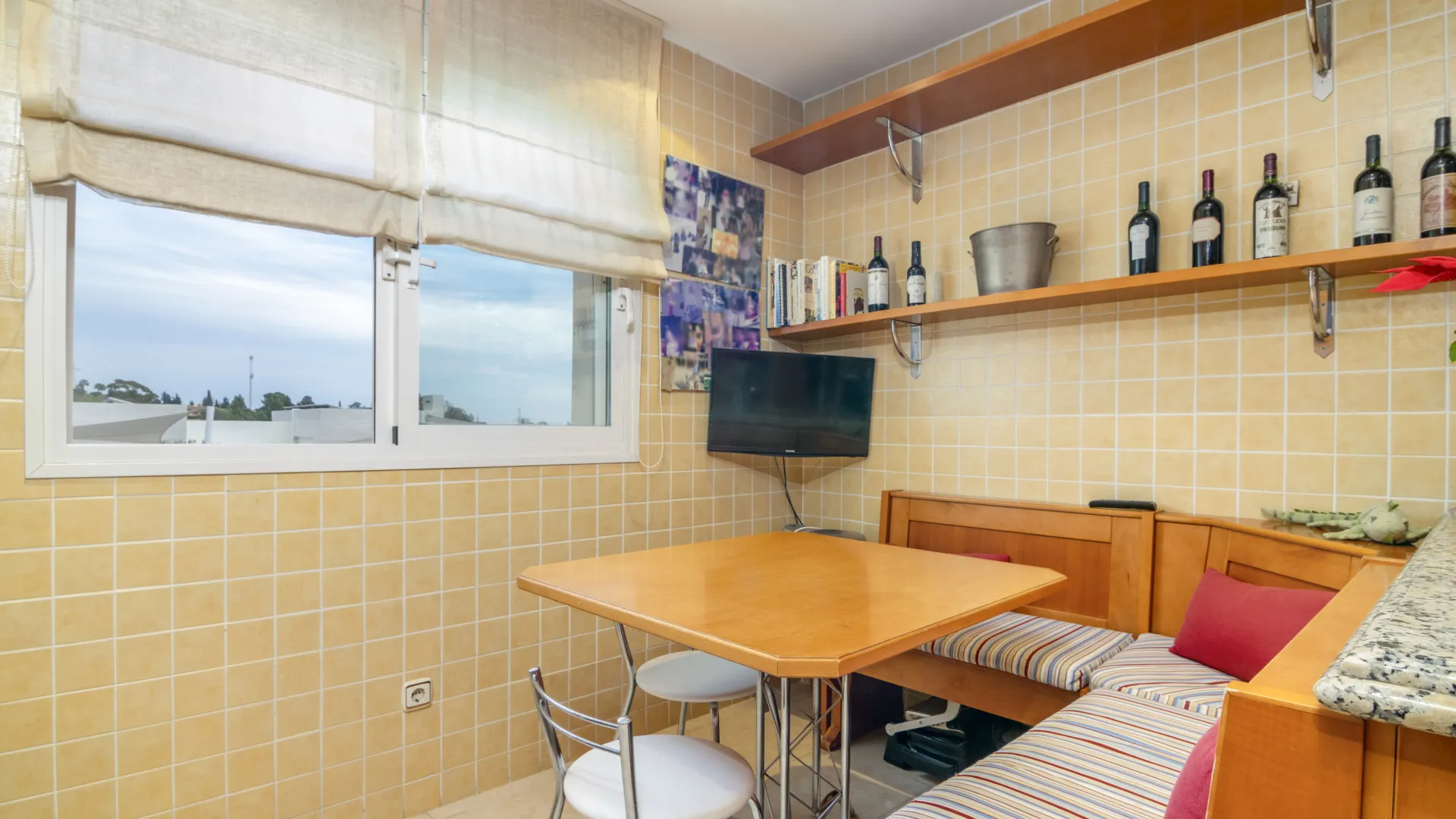 Comprar apartamento con 3 dormitorios en Lomas de Sierra Blanca