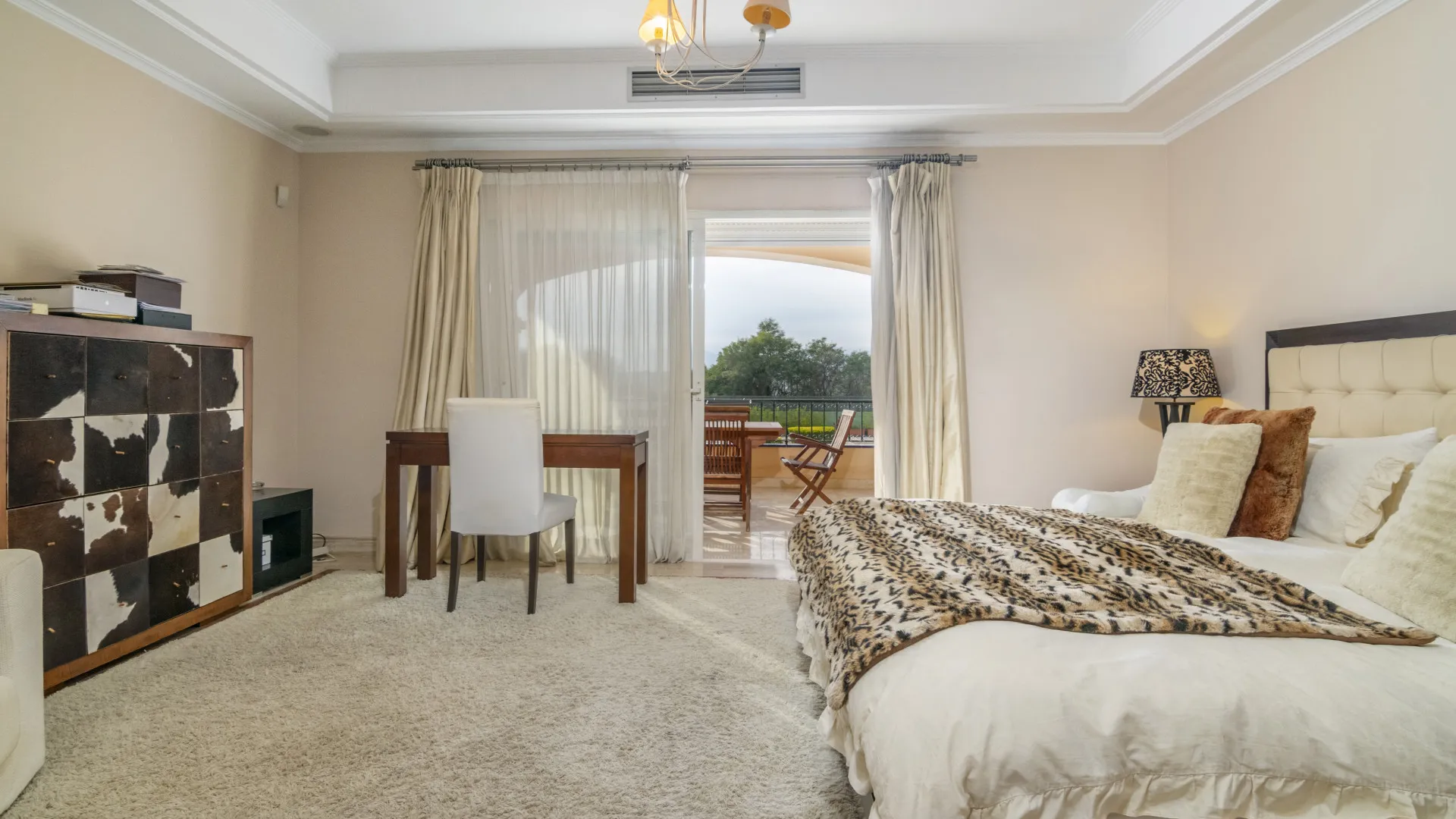 Comprar apartamento con 3 dormitorios en Lomas de Sierra Blanca