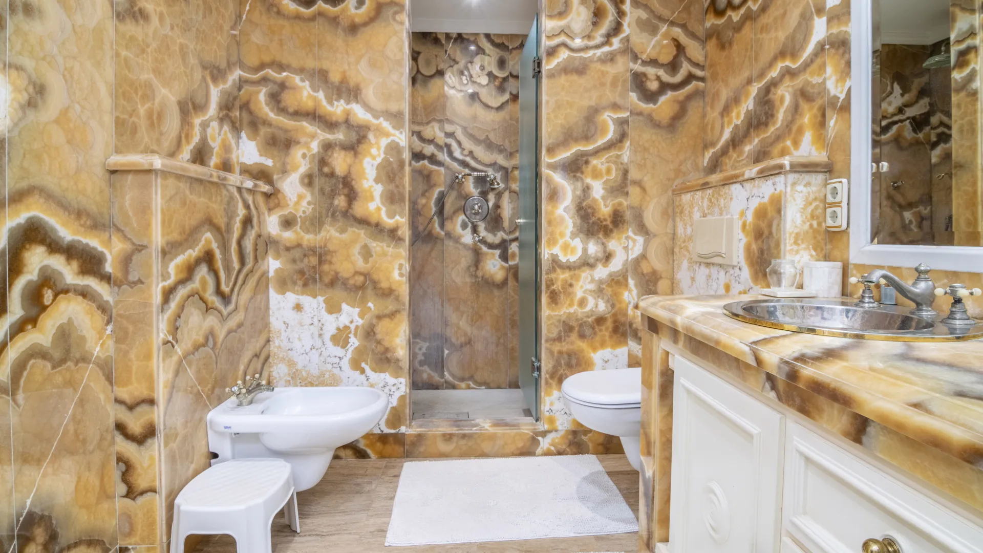 Comprar apartamento con 3 dormitorios en Lomas de Sierra Blanca