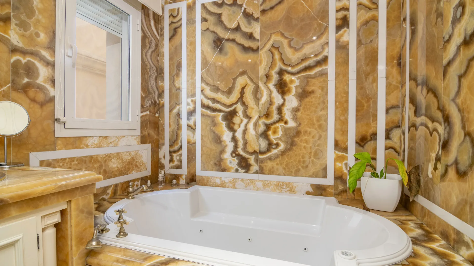 Comprar apartamento con 3 dormitorios en Lomas de Sierra Blanca