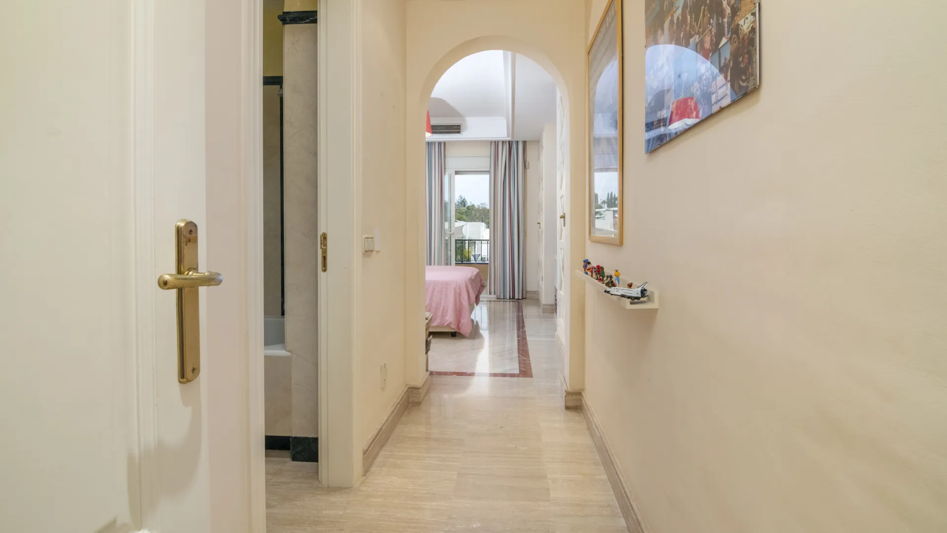 Comprar apartamento con 3 dormitorios en Lomas de Sierra Blanca