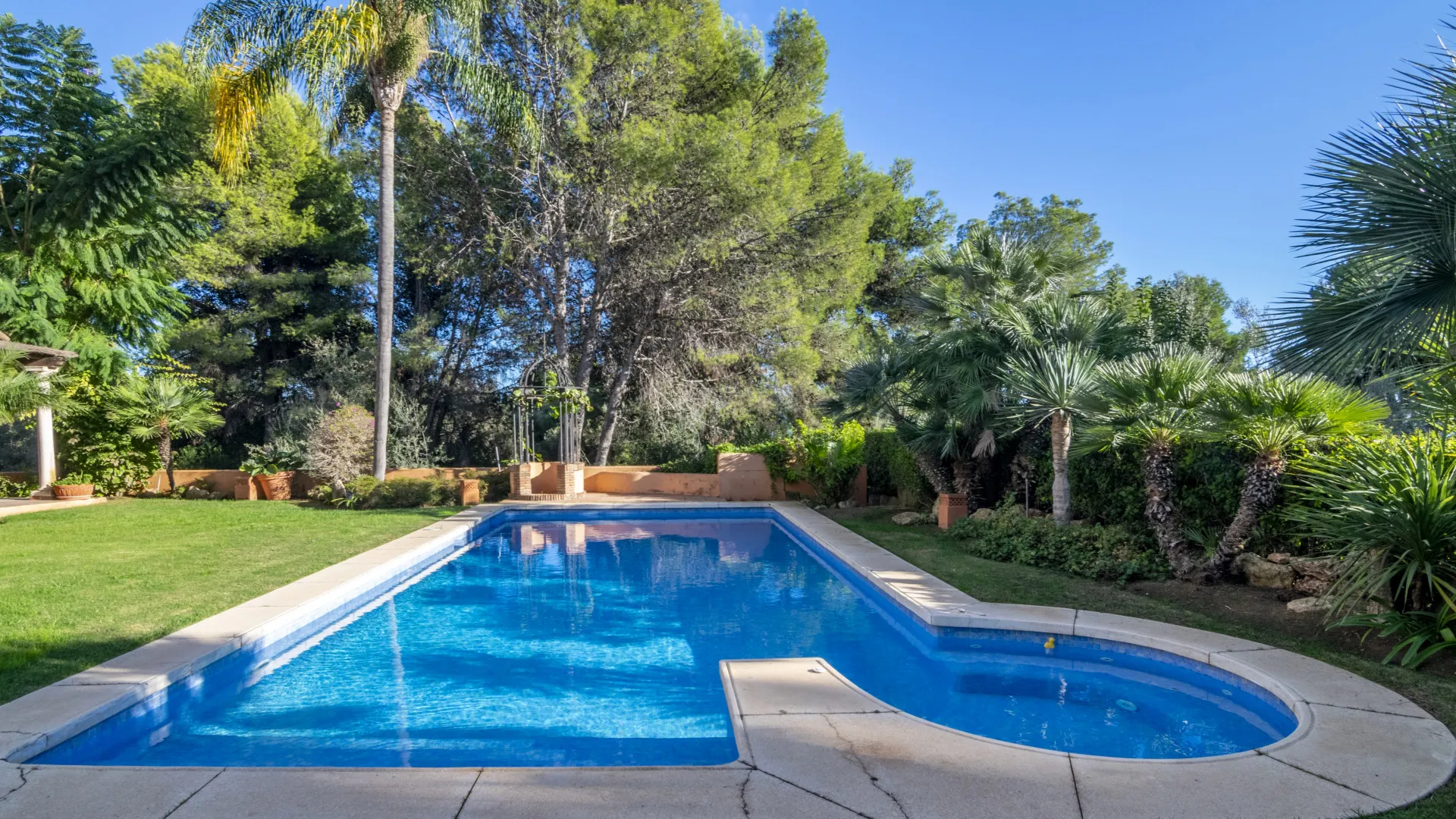 Altos Reales 5 bedrooms villa for sale