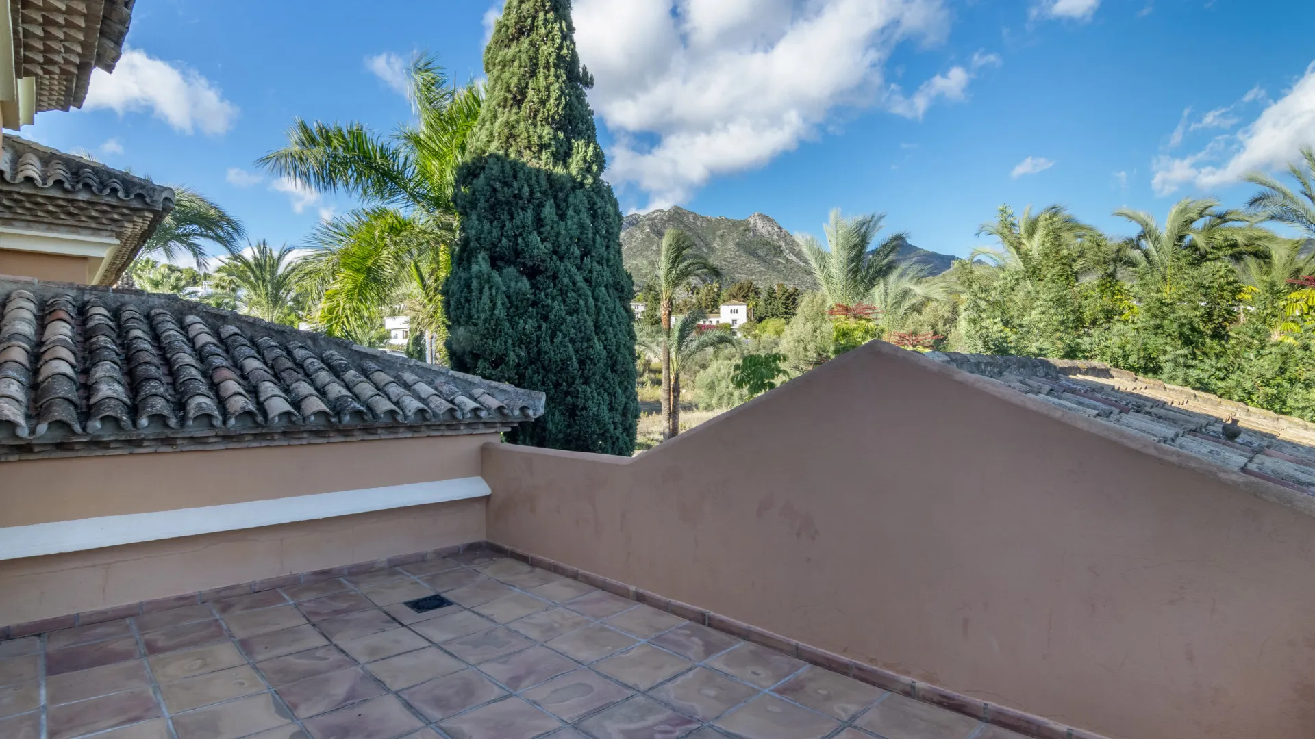 Altos Reales 5 bedrooms villa for sale