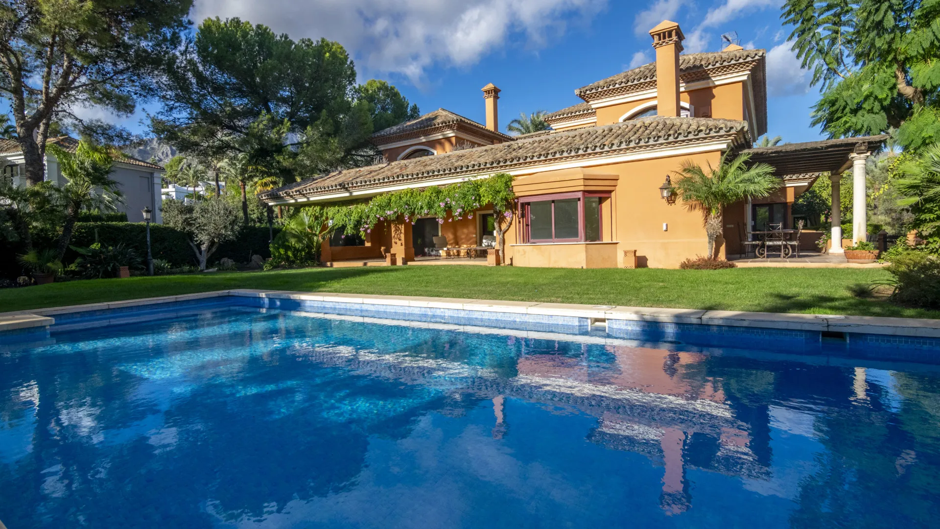 Altos Reales 5 bedrooms villa for sale