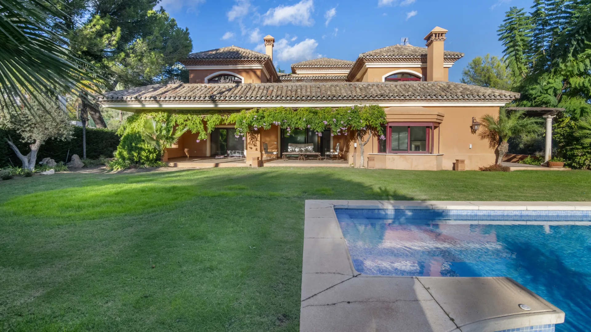 Altos Reales 5 bedrooms villa for sale