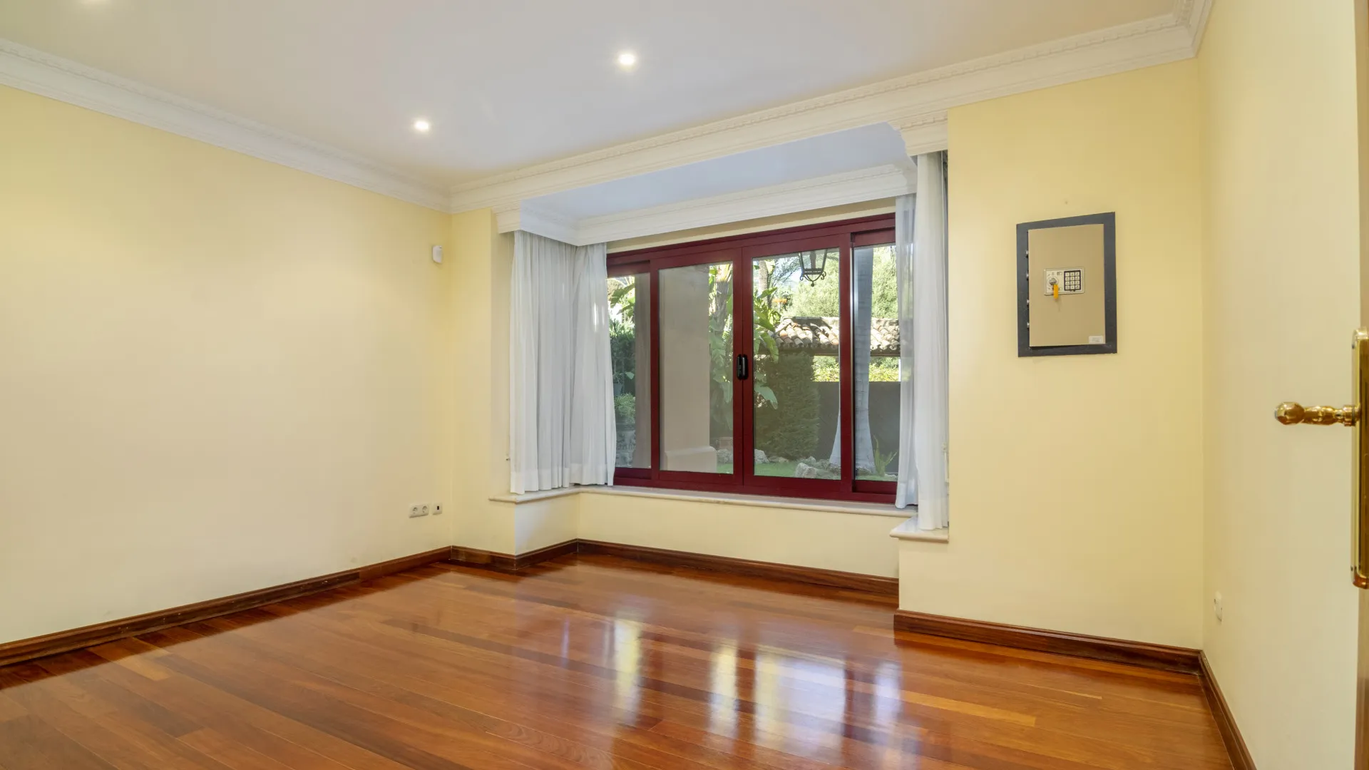 Altos Reales 5 bedrooms villa for sale