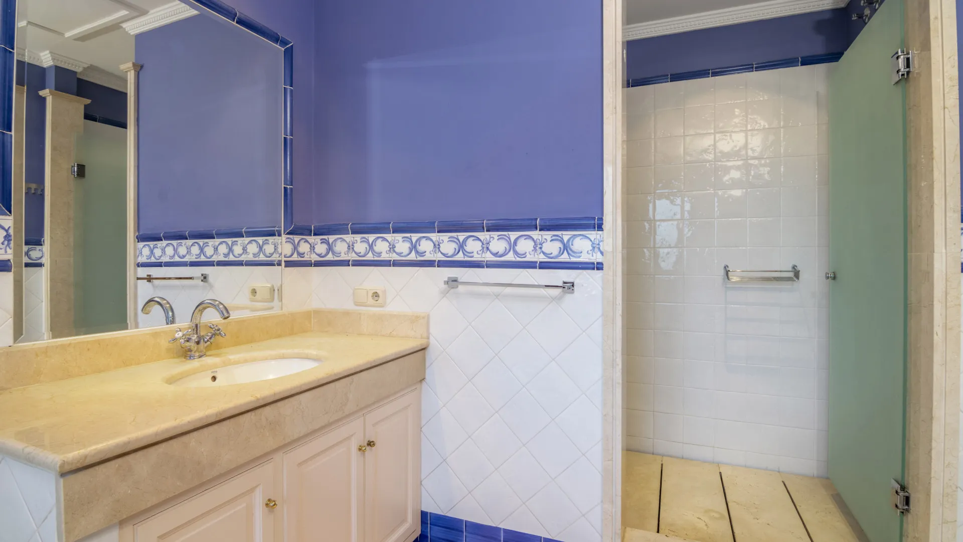 Altos Reales 5 bedrooms villa for sale