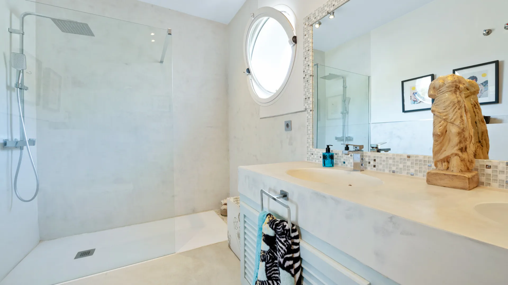 Villa pareada en venta en Marbella Hill Club con 4 dormitorios