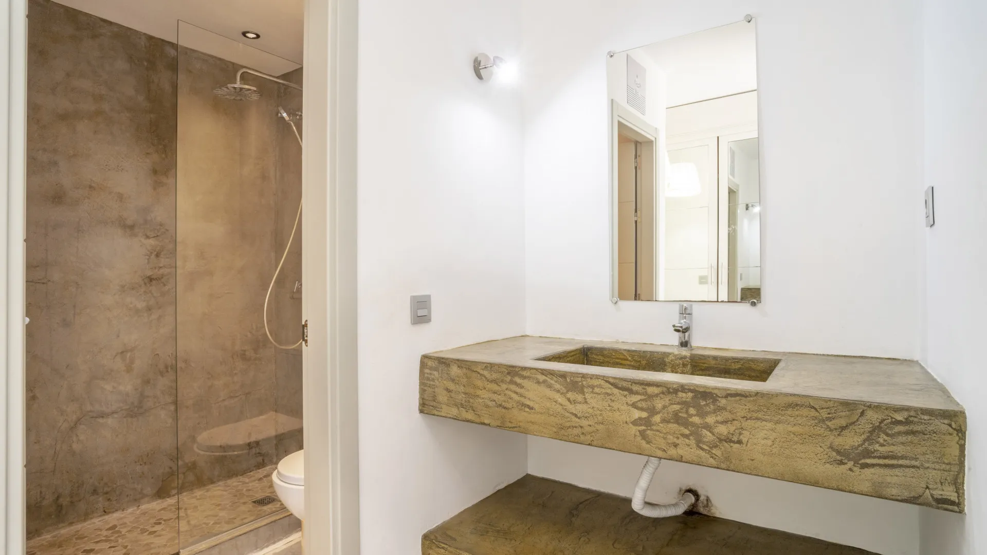 Apartamento planta baja a la venta de 2 dormitorios en Jardines de Andalucia