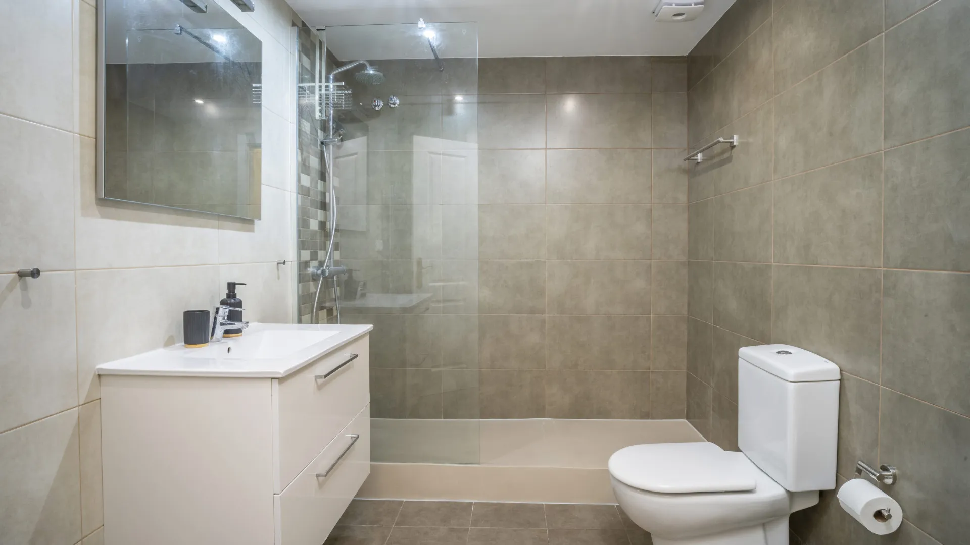 Buy 3 bedrooms ground floor apartment in La Maestranza