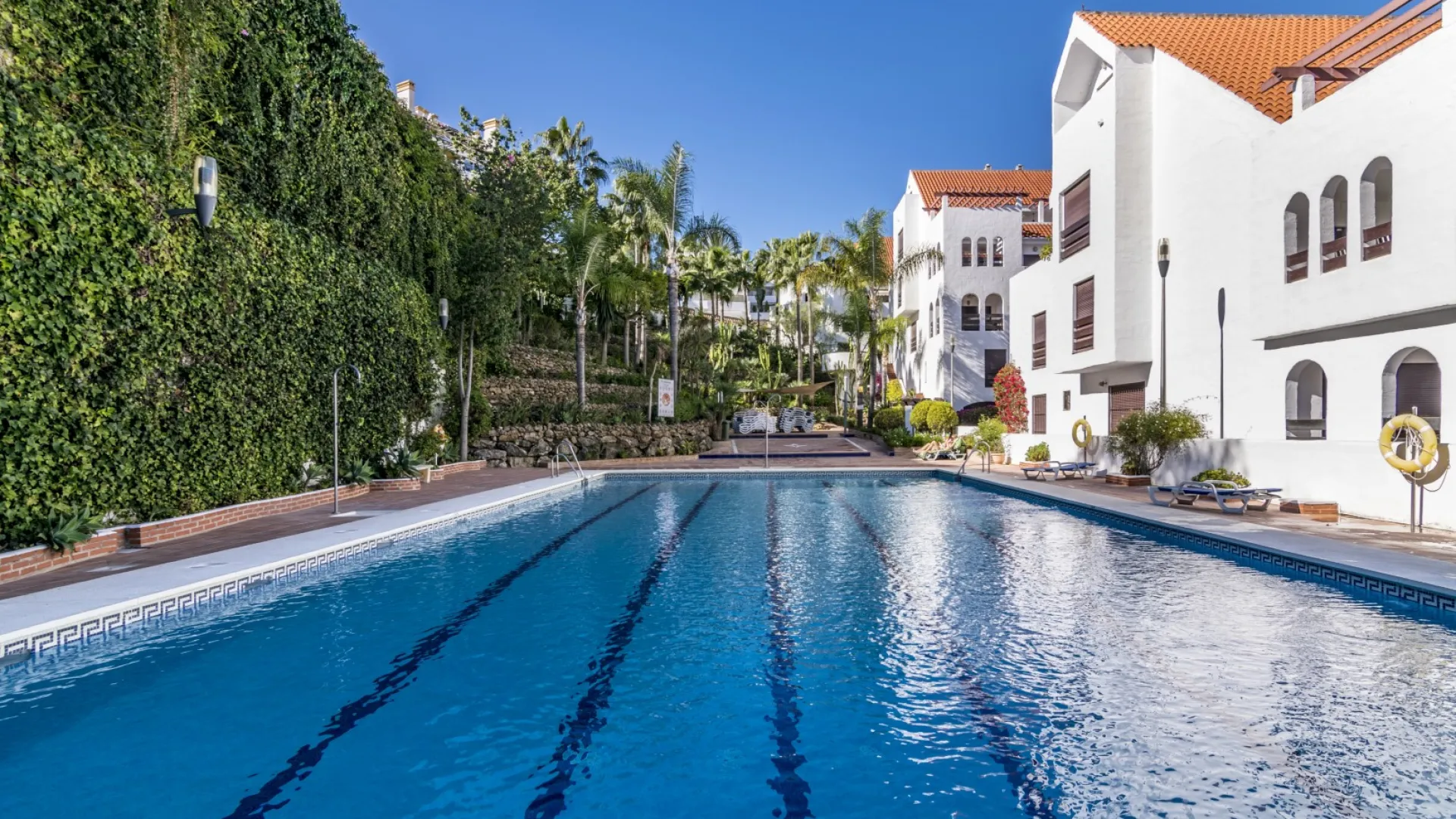 Buy 3 bedrooms ground floor apartment in La Maestranza