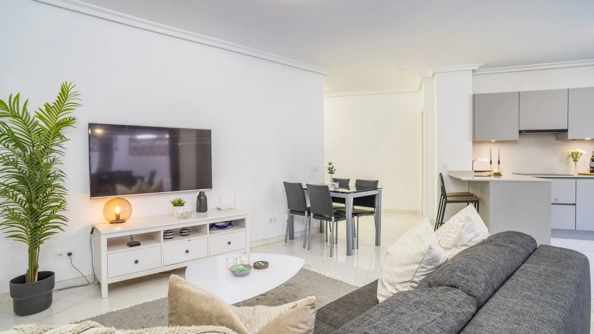 Buy 3 bedrooms ground floor apartment in La Maestranza