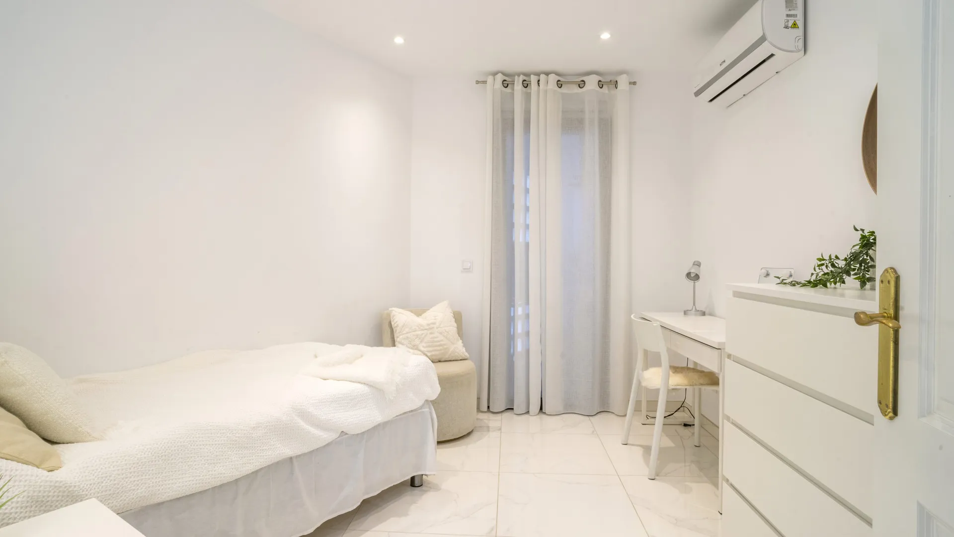 Buy 3 bedrooms ground floor apartment in La Maestranza