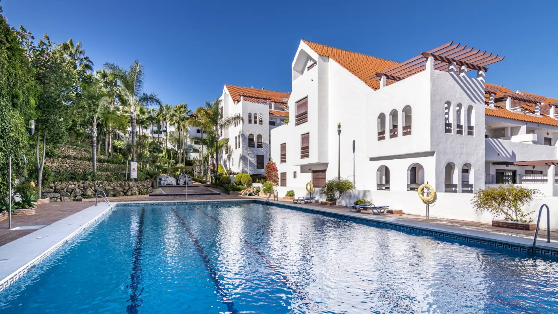 Buy 3 bedrooms ground floor apartment in La Maestranza