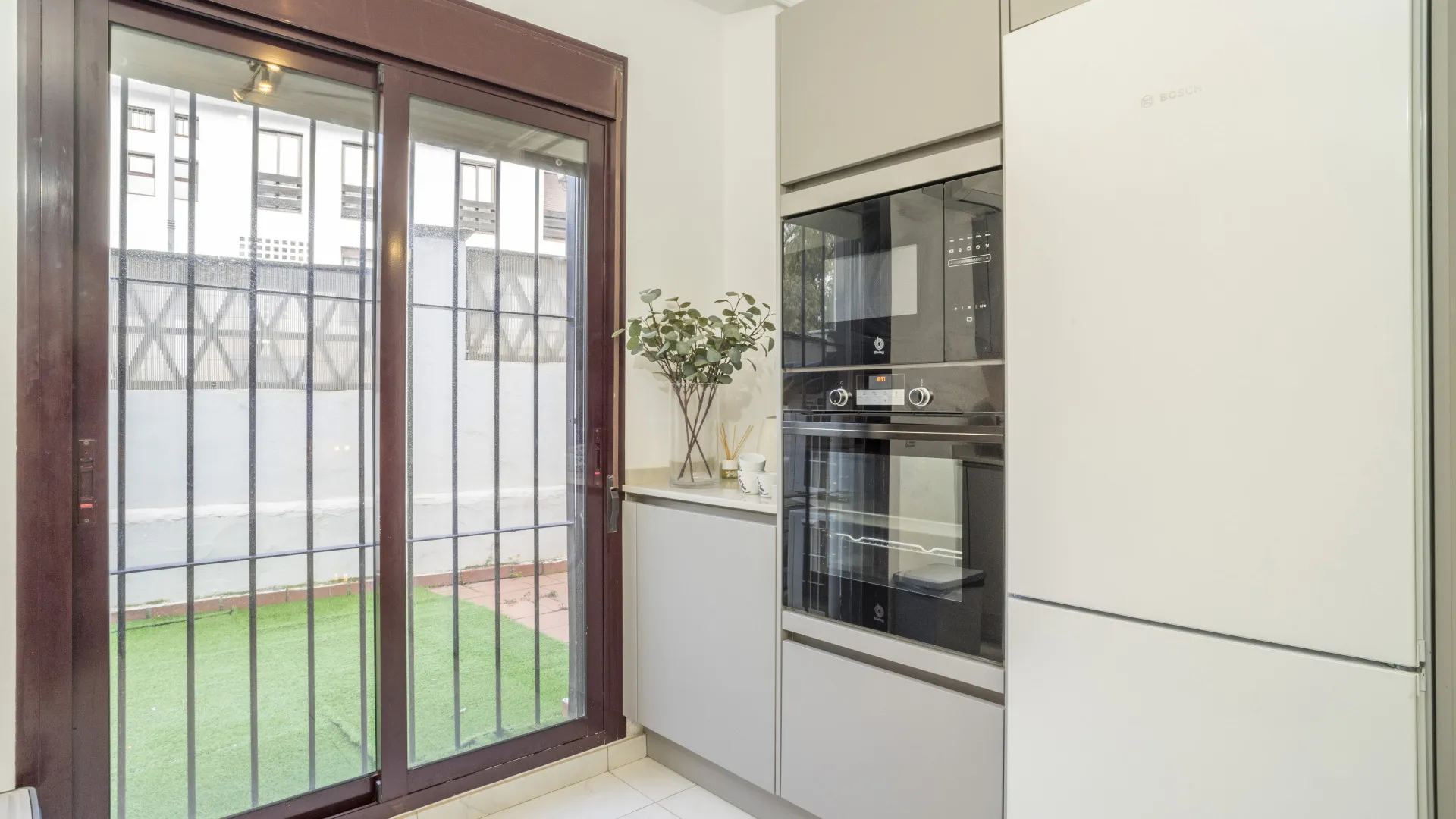 Buy 3 bedrooms ground floor apartment in La Maestranza