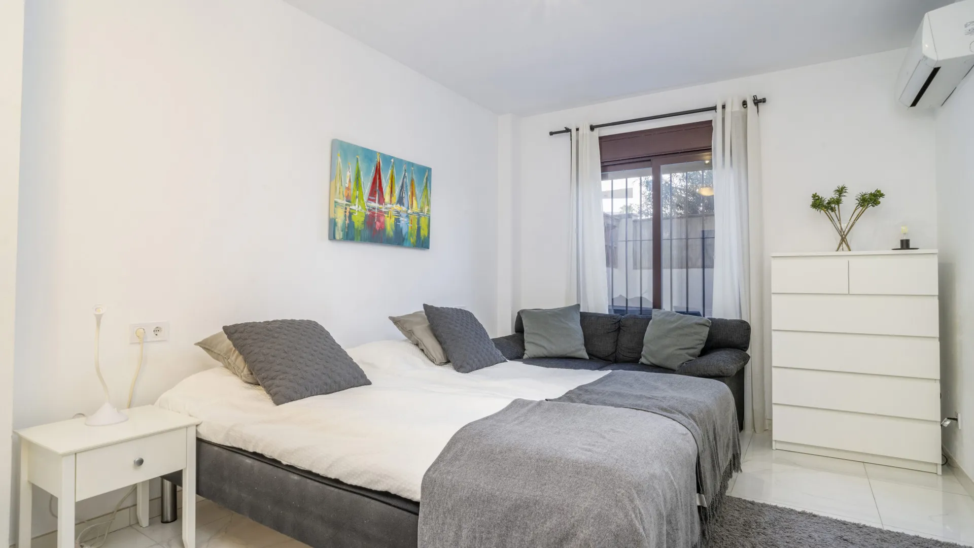 Buy 3 bedrooms ground floor apartment in La Maestranza