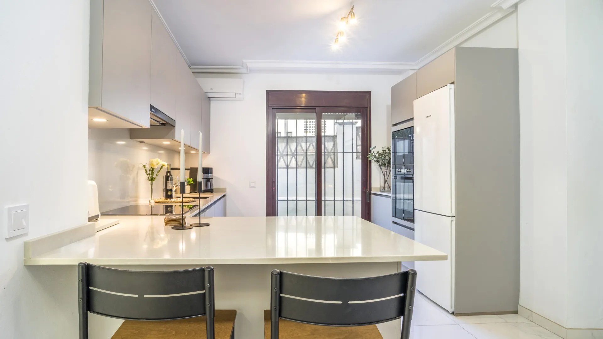 Buy 3 bedrooms ground floor apartment in La Maestranza