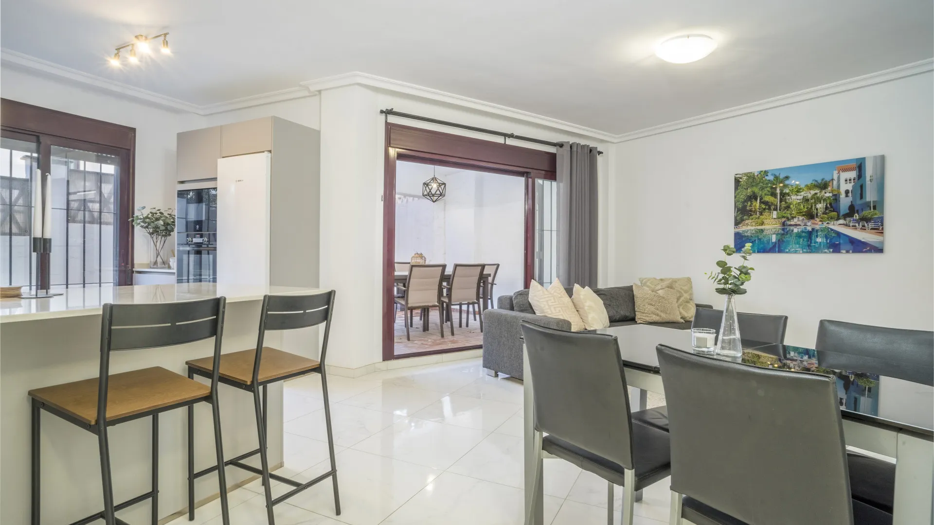 Buy 3 bedrooms ground floor apartment in La Maestranza