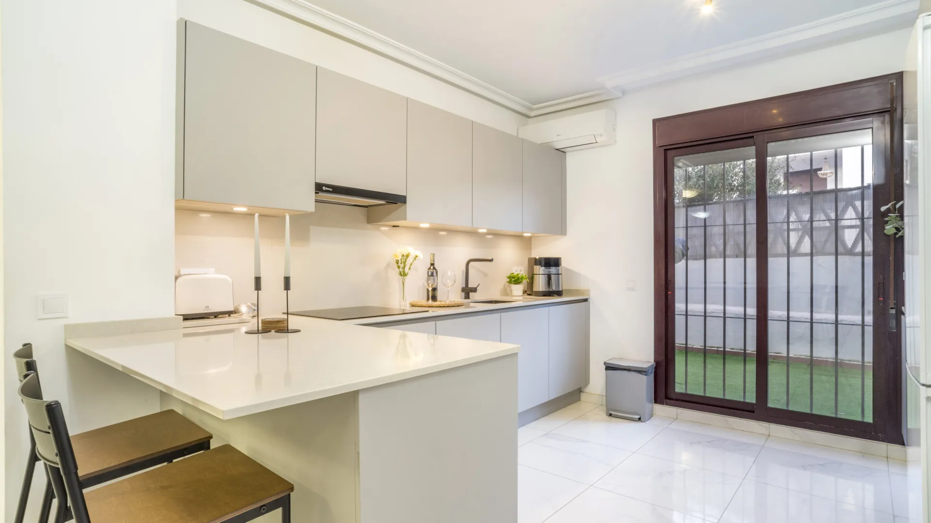 Buy 3 bedrooms ground floor apartment in La Maestranza