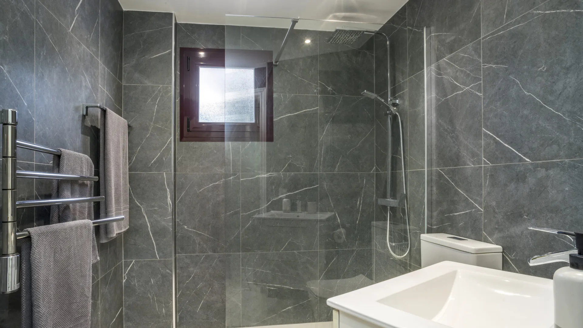 Buy 3 bedrooms ground floor apartment in La Maestranza