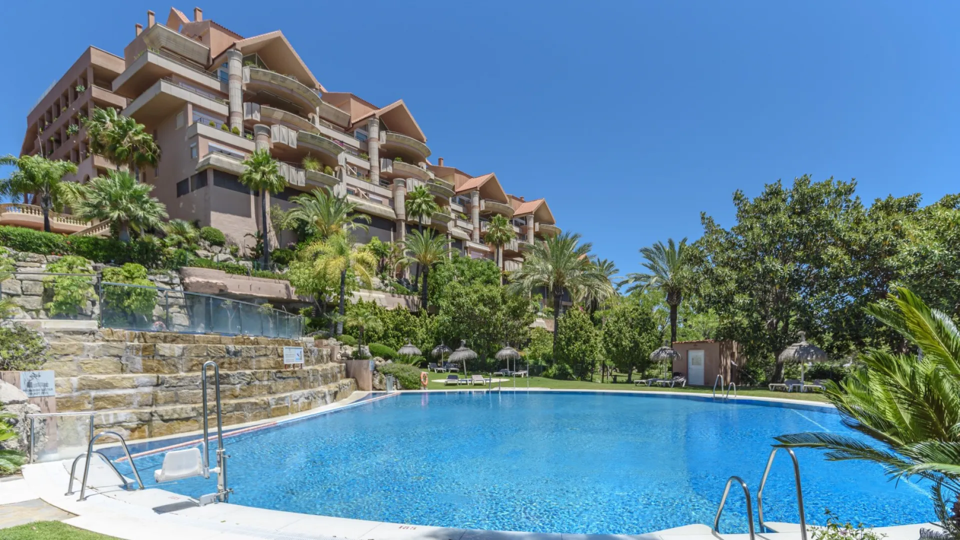 Se vende Ático en Magna Marbella de 3 dormitorios