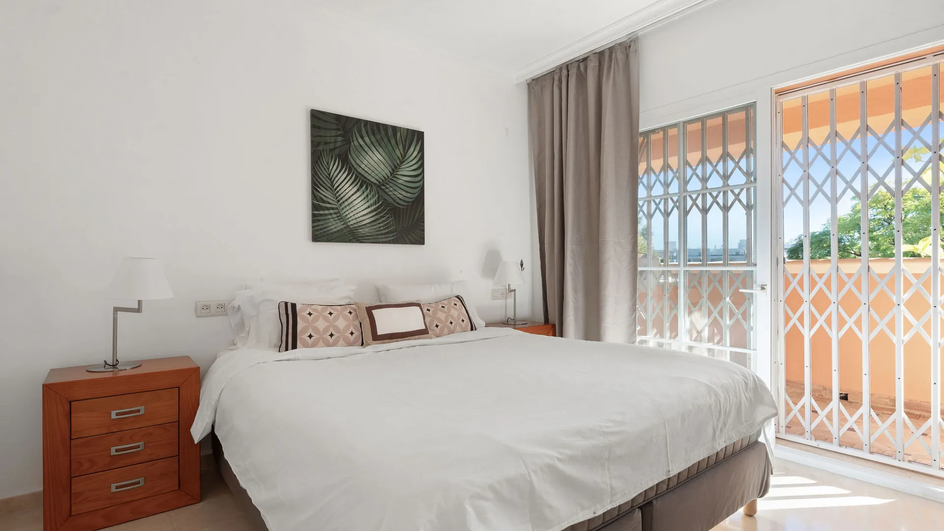 For sale ground floor duplex in Andalucia Alta