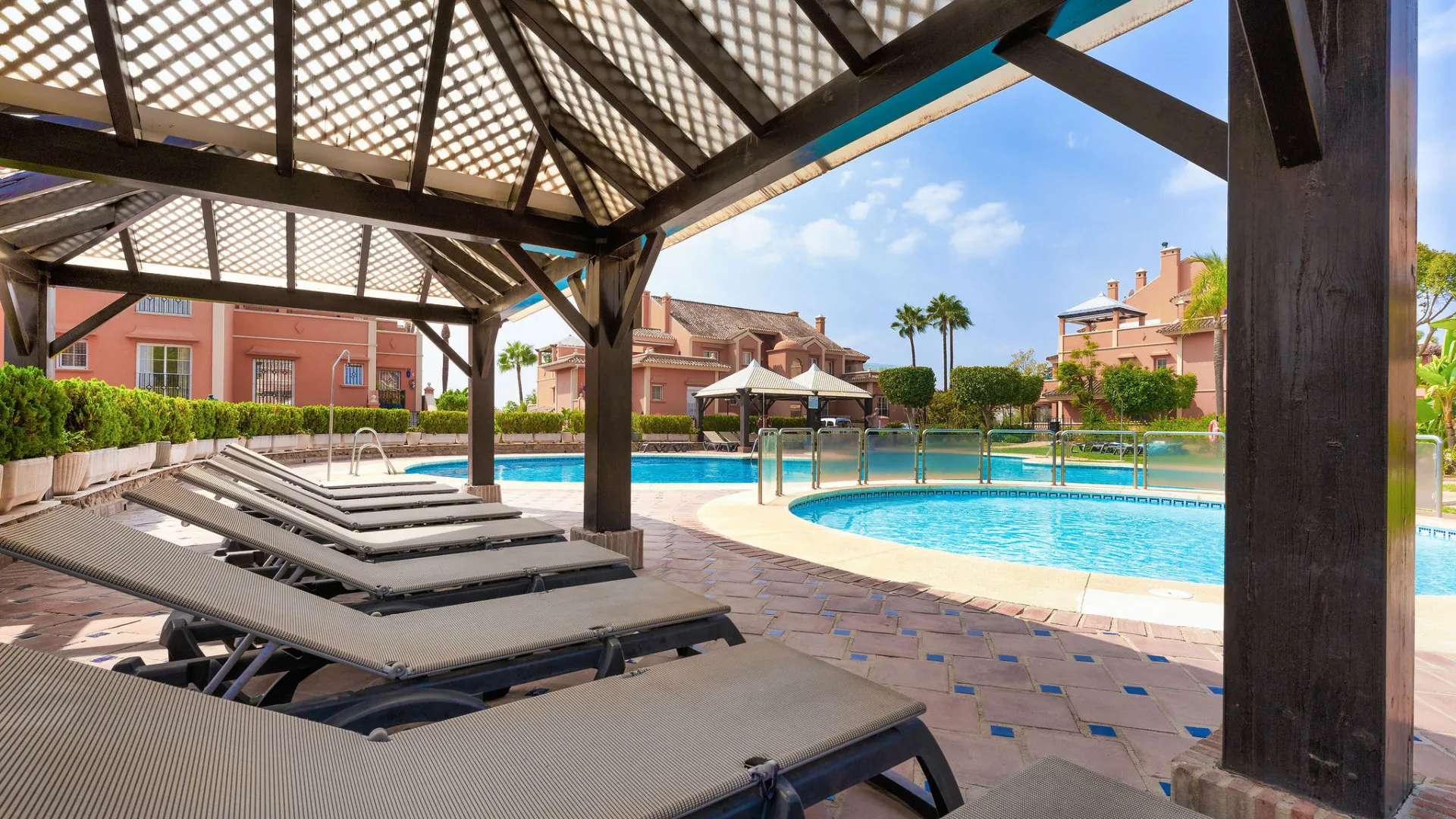 For sale ground floor duplex in Andalucia Alta