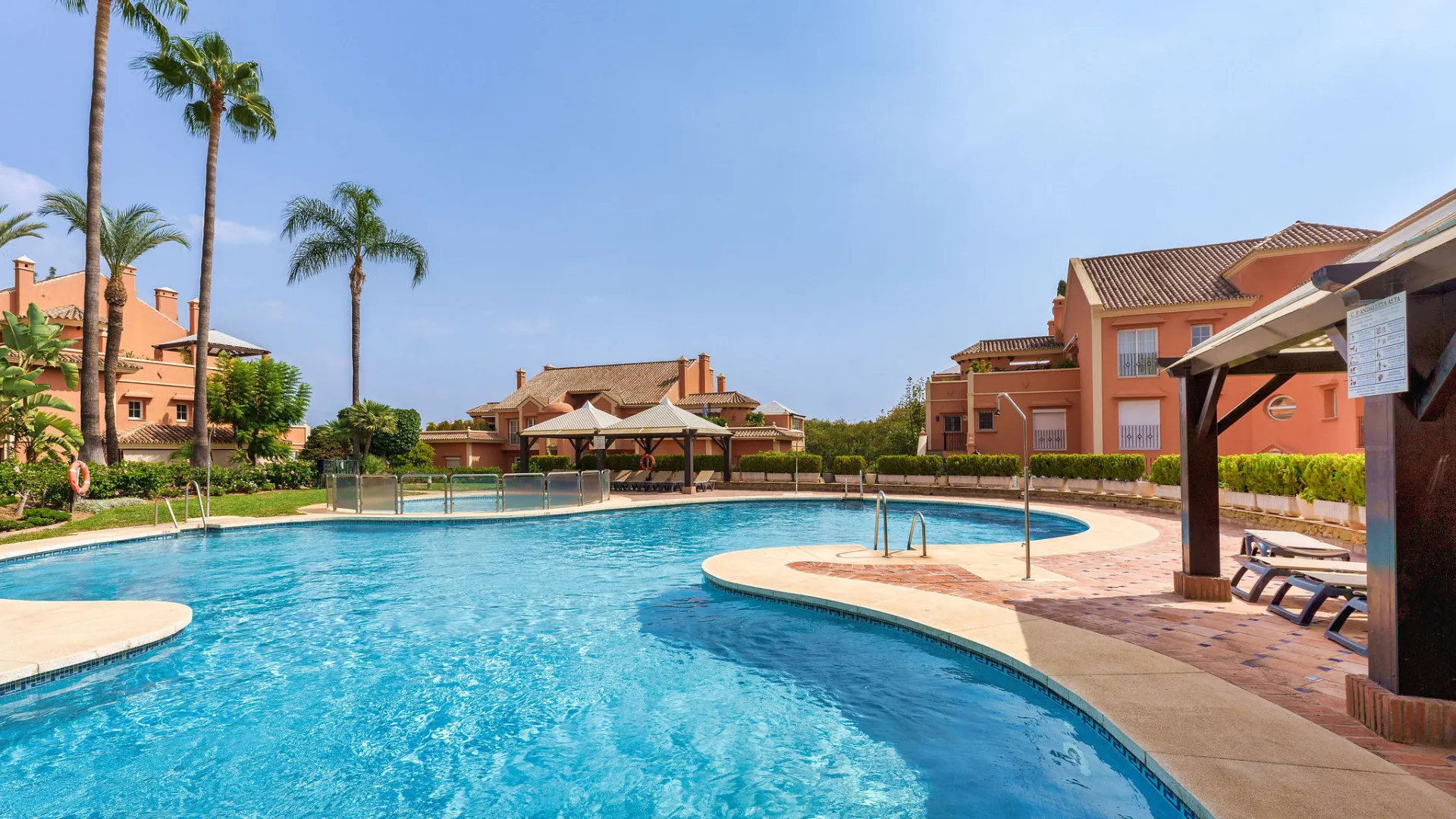 For sale ground floor duplex in Andalucia Alta