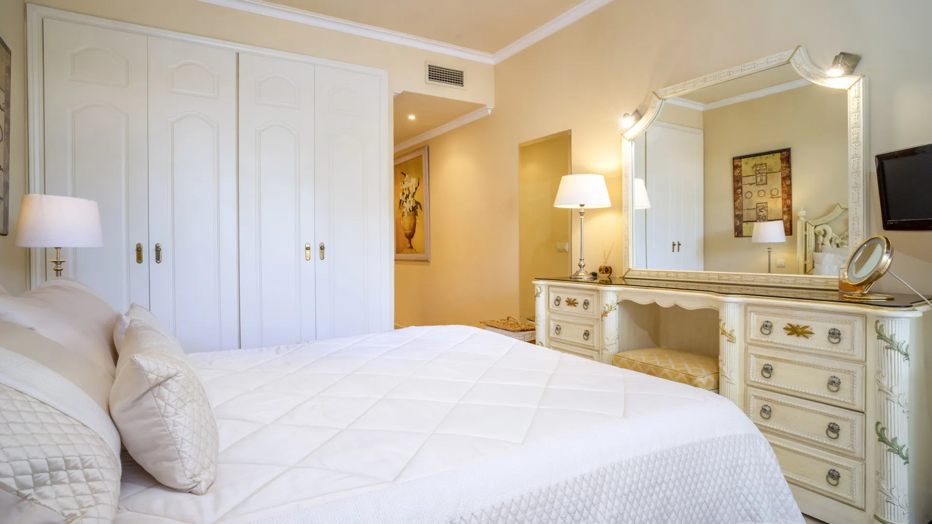 For sale El Embrujo Playa 2 bedrooms ground floor apartment