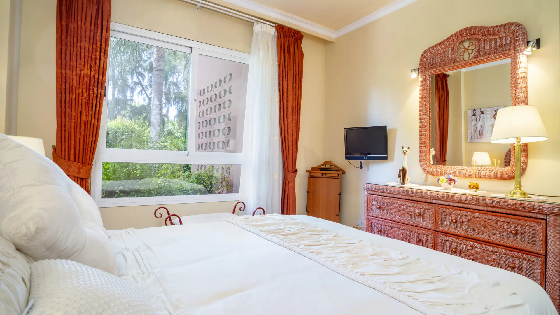 For sale El Embrujo Playa 2 bedrooms ground floor apartment