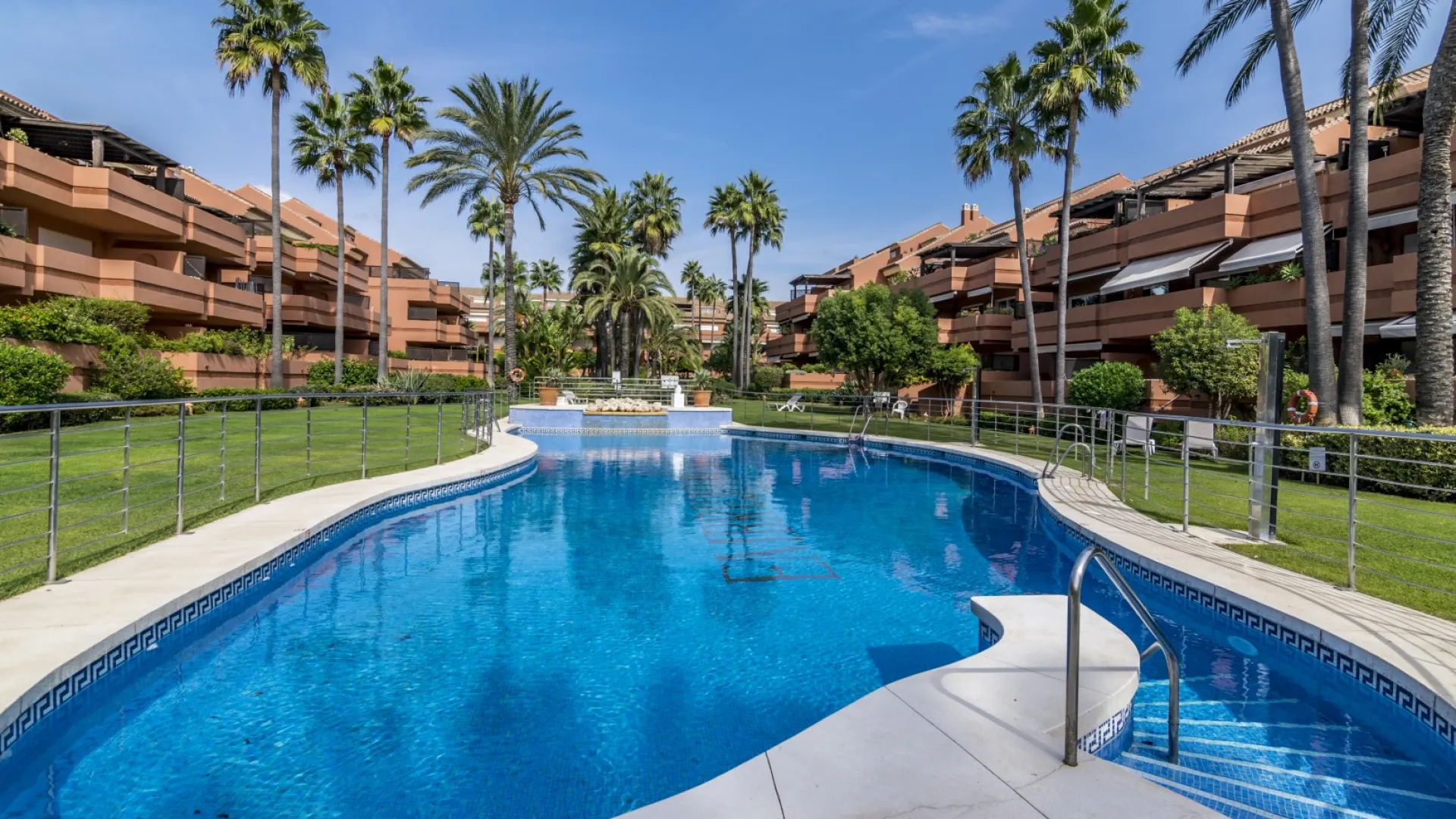 For sale El Embrujo Playa 2 bedrooms ground floor apartment