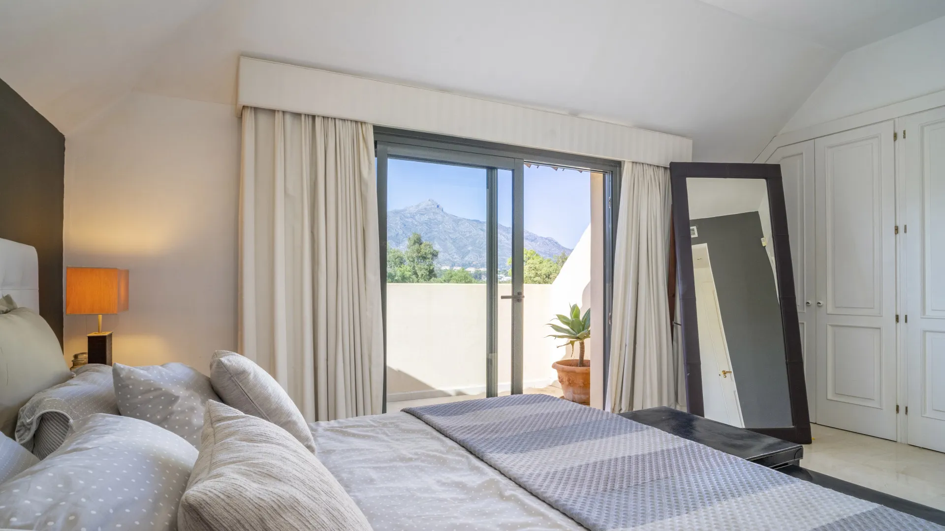 Duplex penthouse with 2 bedrooms for sale in Lorcrigolf