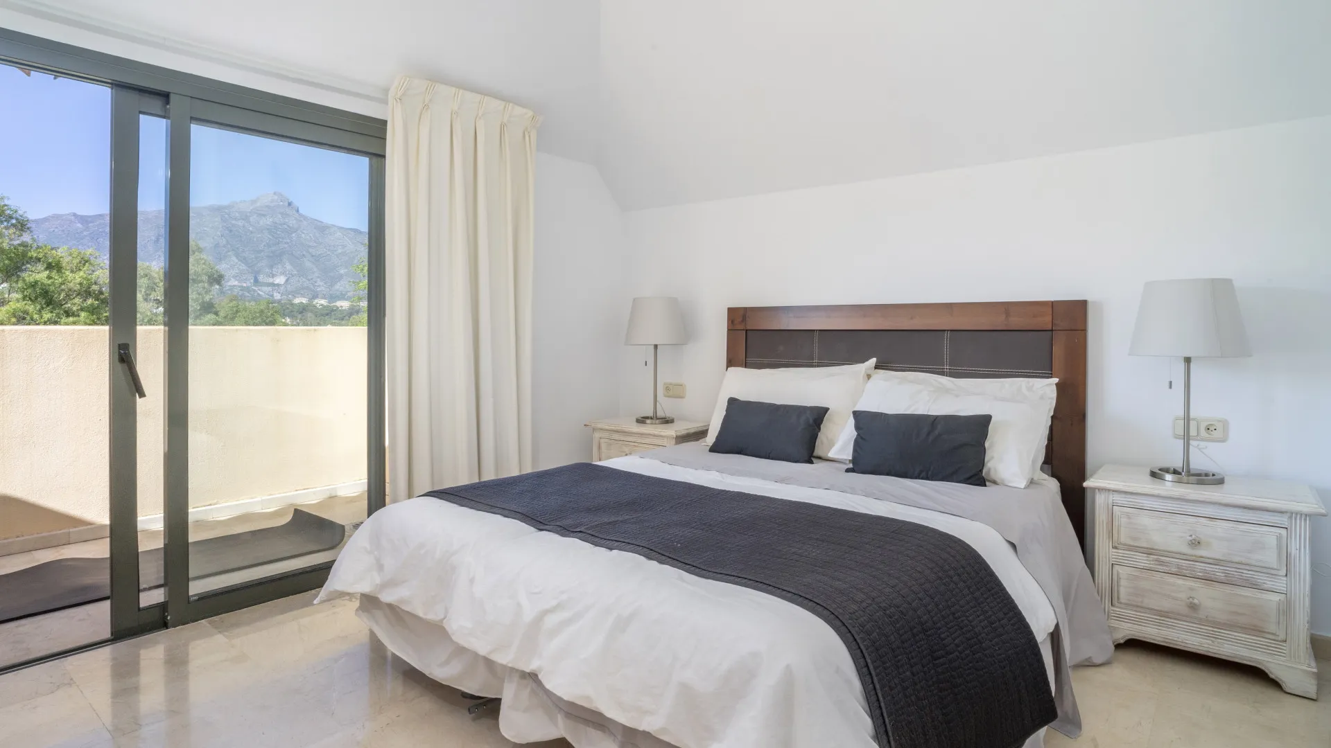 Duplex penthouse with 2 bedrooms for sale in Lorcrigolf